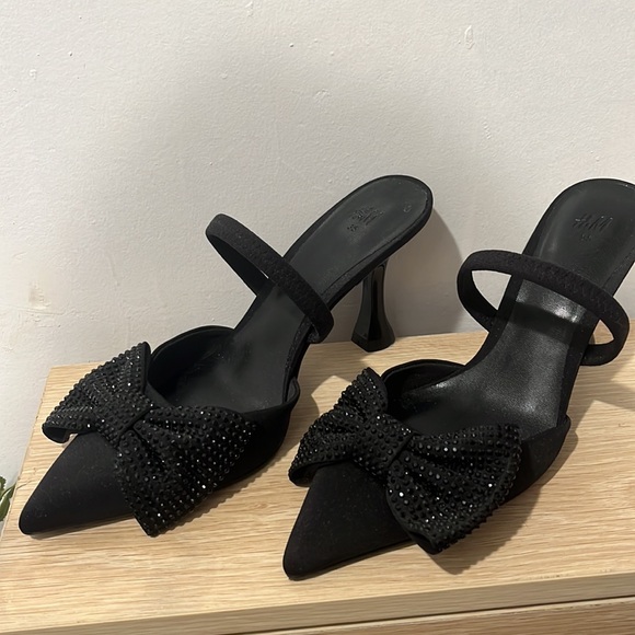 Bow Heels - Picture 7 of 10